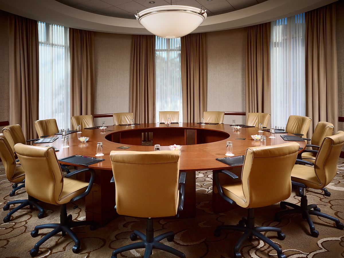 Round Meeting Table